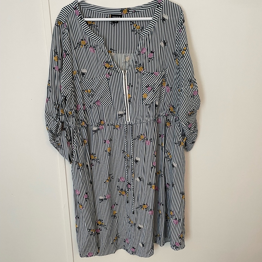 Torrid Green and White Striped Dress with Pink and Yellow Floral Accents size 2x - Picture 3 of 8